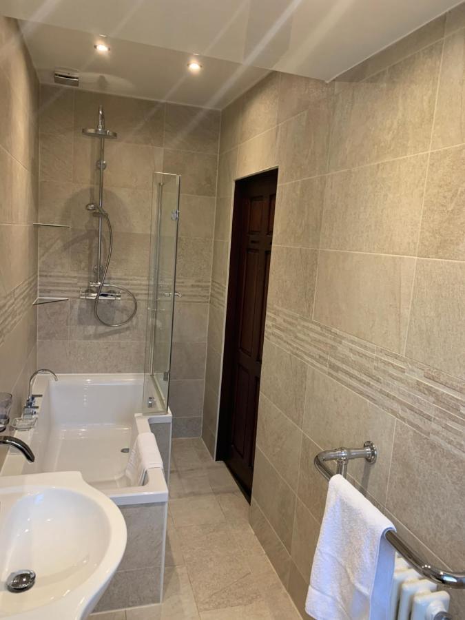 Rodsley - 2 Bedroom 1St Floor Flat Free Parking Wifi And Netflix غيتْسْهيد المظهر الخارجي الصورة