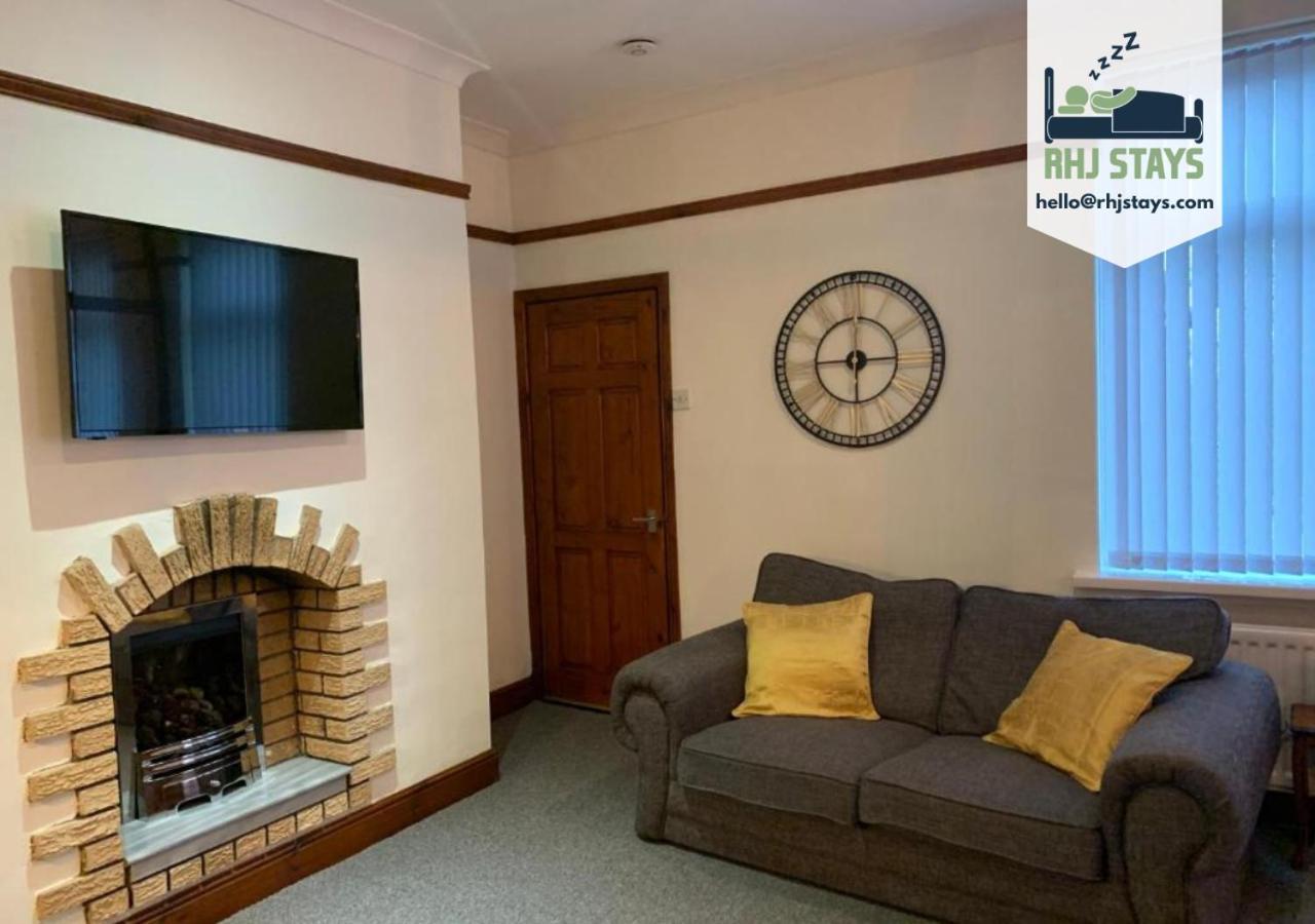 Rodsley - 2 Bedroom 1St Floor Flat Free Parking Wifi And Netflix غيتْسْهيد المظهر الخارجي الصورة