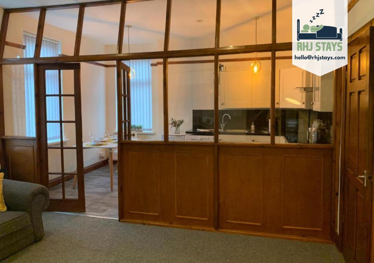 Rodsley - 2 Bedroom 1St Floor Flat Free Parking Wifi And Netflix غيتْسْهيد المظهر الخارجي الصورة