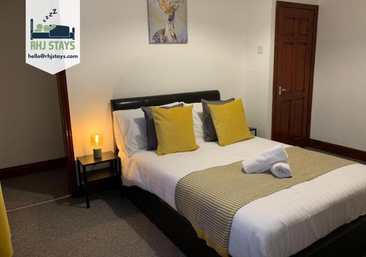Rodsley - 2 Bedroom 1St Floor Flat Free Parking Wifi And Netflix غيتْسْهيد المظهر الخارجي الصورة