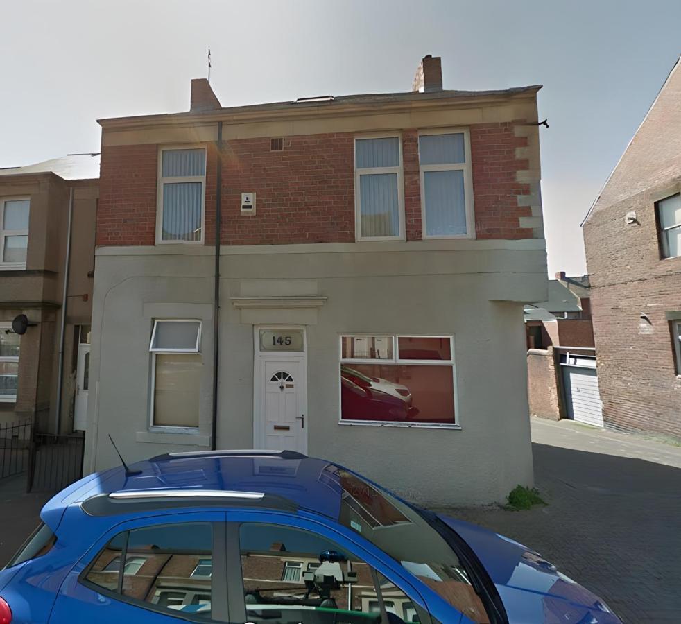 Rodsley - 2 Bedroom 1St Floor Flat Free Parking Wifi And Netflix غيتْسْهيد المظهر الخارجي الصورة