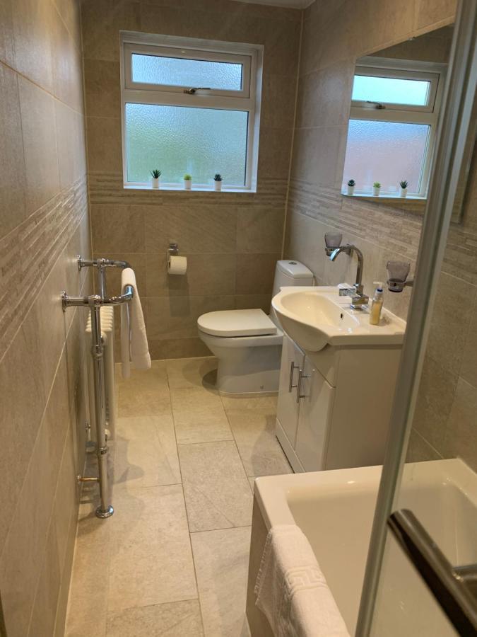 Rodsley - 2 Bedroom 1St Floor Flat Free Parking Wifi And Netflix غيتْسْهيد المظهر الخارجي الصورة