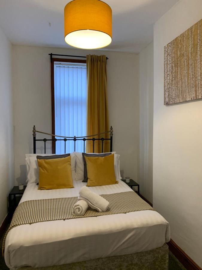 Rodsley - 2 Bedroom 1St Floor Flat Free Parking Wifi And Netflix غيتْسْهيد المظهر الخارجي الصورة